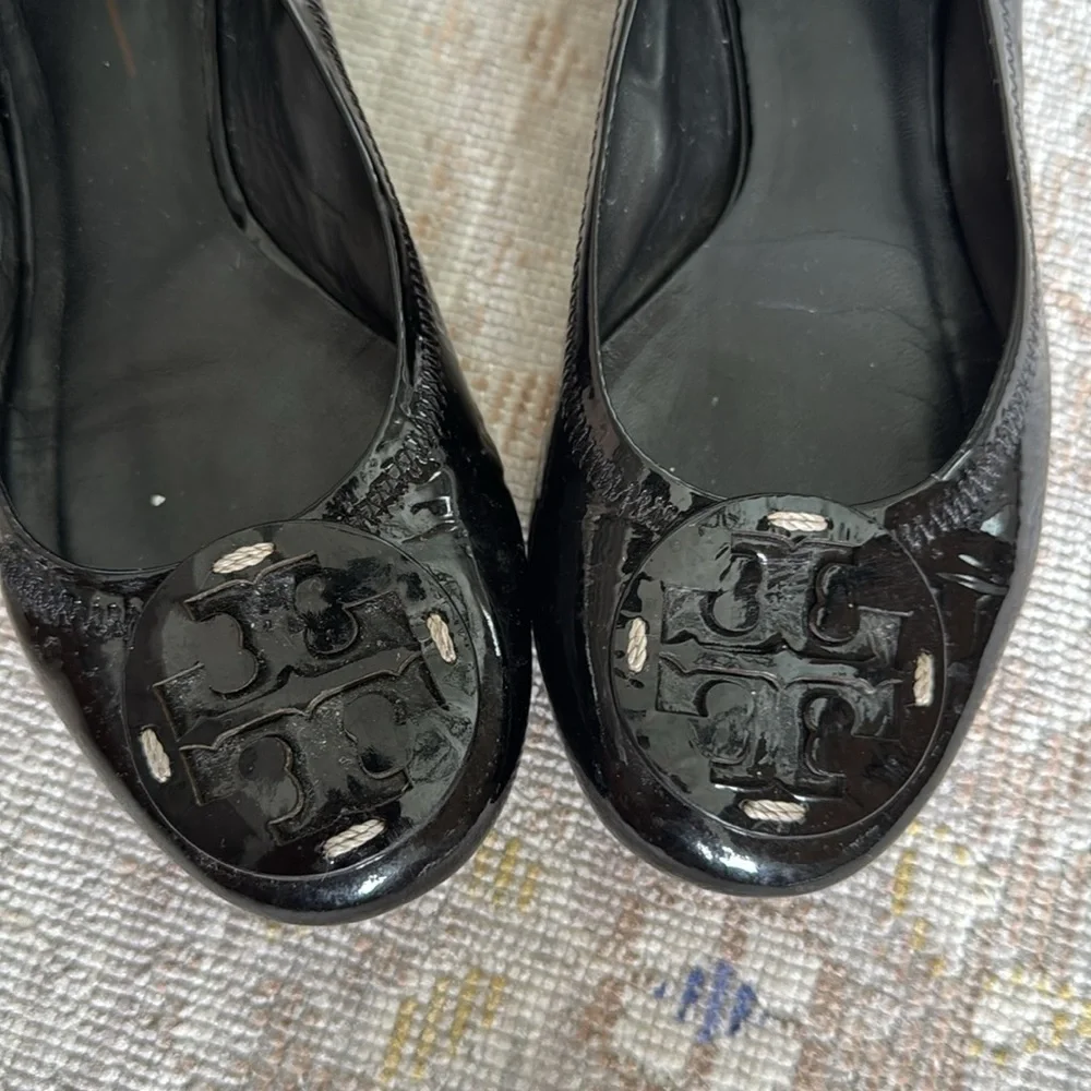 Tory Burch Black Patent Leather Classic Logo Flats Size 6.5